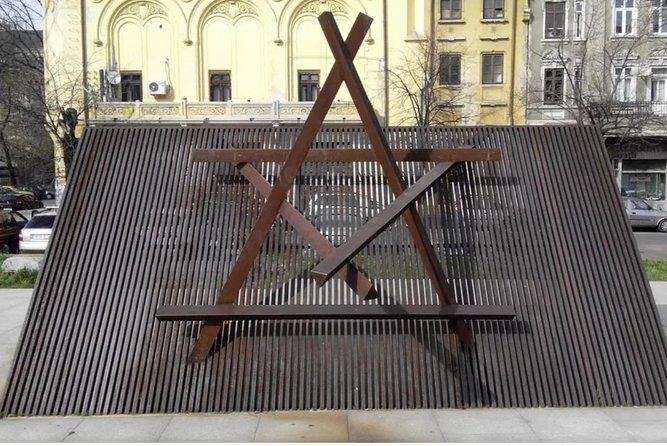 4h Jewish Legacy in Bucharest - Private Tour by Car and Walking - Holocaust Memorial: zachor in Hebrew, built for memory