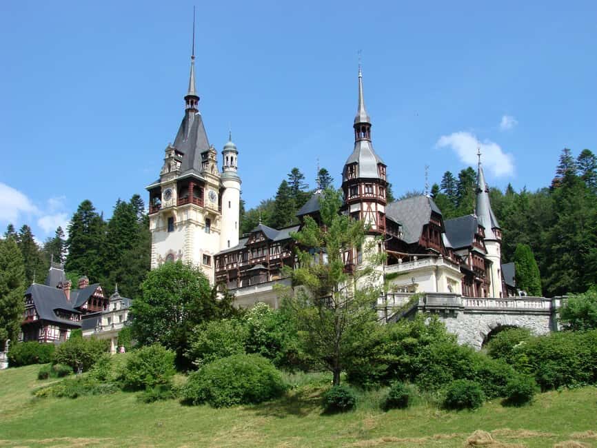Brașov: Bran, Râșnov, and Peleș Castles Tour with Guide - Râșnov Fortress: when the big medieval stop is outside-only