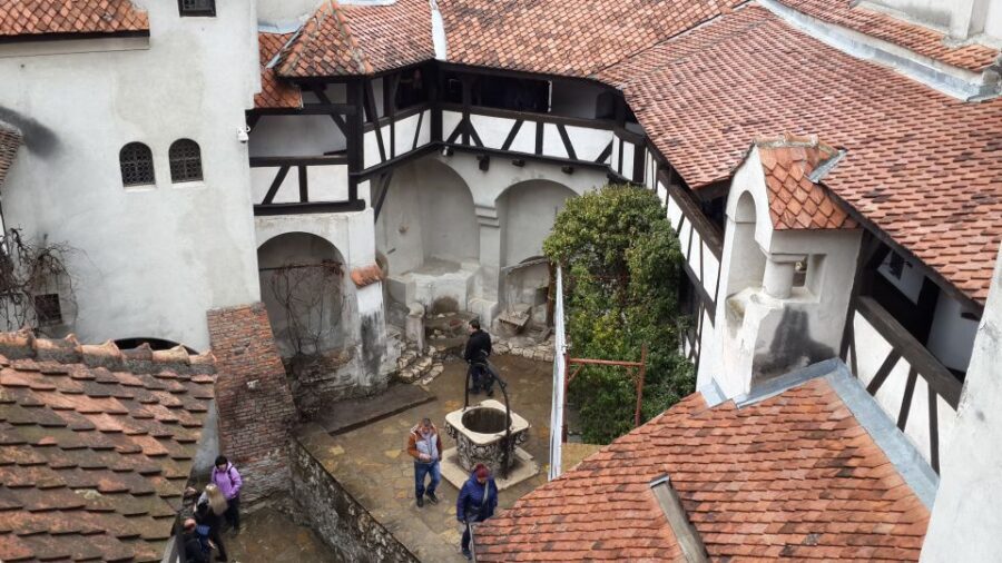 Brasov: Peles Castle, Bran Castle & Rasnov Fortress Day Tour - Meeting Point in Piața Sfatului: Start Clean, Start On Time