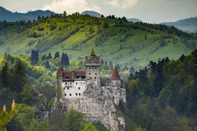 Brasov: Peles Castle, Bran Castles and Rasnov Fortress Day Tour - On the Way to Bran: Sinaia Monastery for a Breather