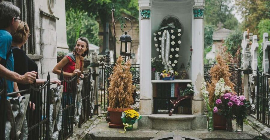 Bucharest: 3-Hour Dark History Tour with a Local - The start: one street with six cemeteries and one big lesson