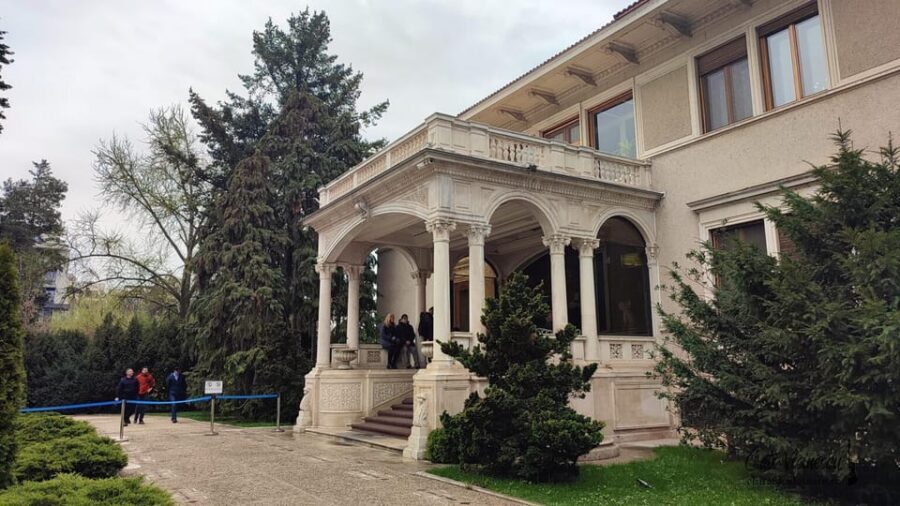 Bucharest city tour by car - Triumphal Arch and the Royal Palace Area: Why These Buildings Feel Like Symbols
