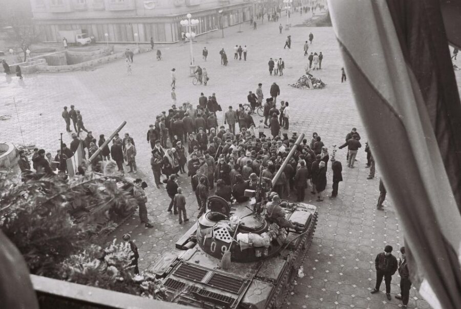 Bucharest Communism: From Lenin to Ceausescu - Royal Palace of Bucharest and the Romanian Athenaeum: culture before the control