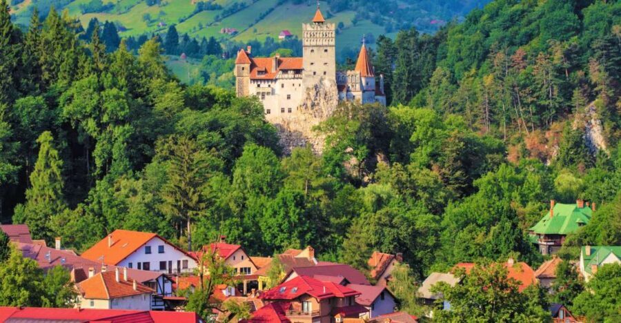 Bucharest: Dracula Castle, Peles Castle & Brasov Old Town - Peleș Castle in Sinaia: royal residence, dramatic setting