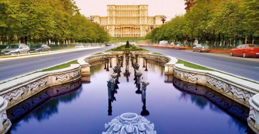 Bucharest: Half Day Bike Tour - Victoria Boulevard and Little Paris architecture