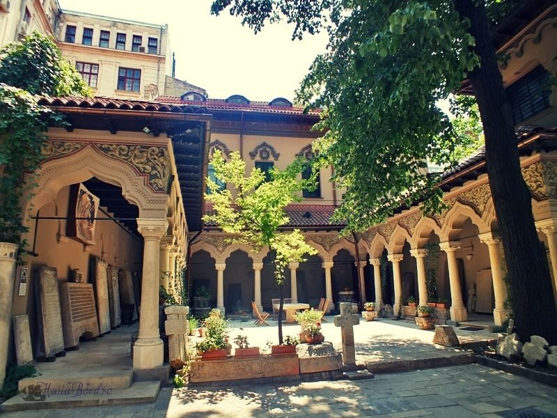 Bucharest: Half Day Bike Tour - Small-group energy, with room for questions