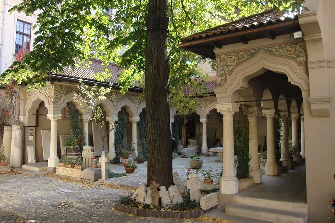 Bucharest Highlights Walking Tour - BNR Palace: The Financial District as a Wall of Institutions