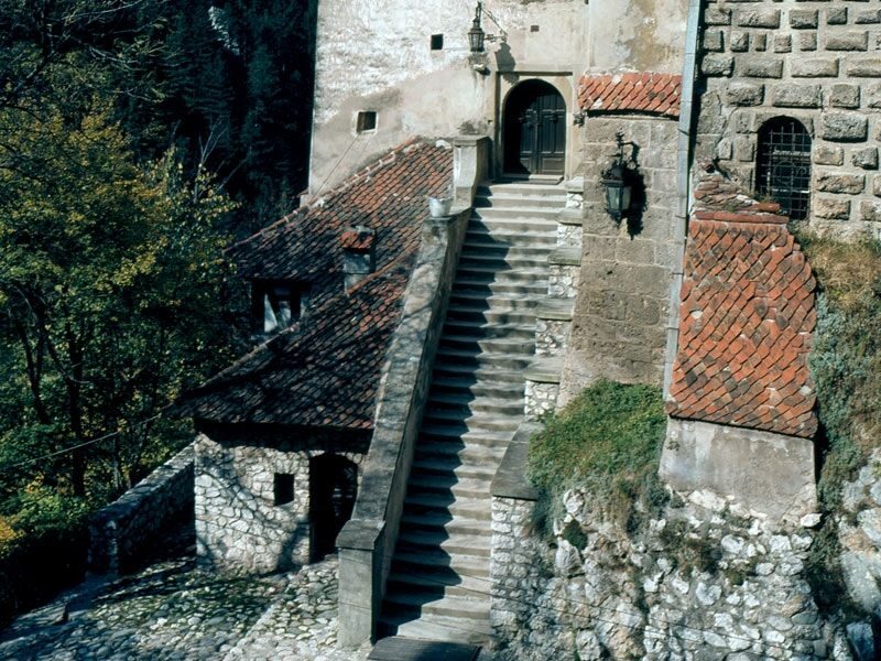 Bucharest: Peles Castle, Dracula's Castle and Brasov Tour - Transportation, Pickup, and the Real Comfort of a 12-Hour Car Day