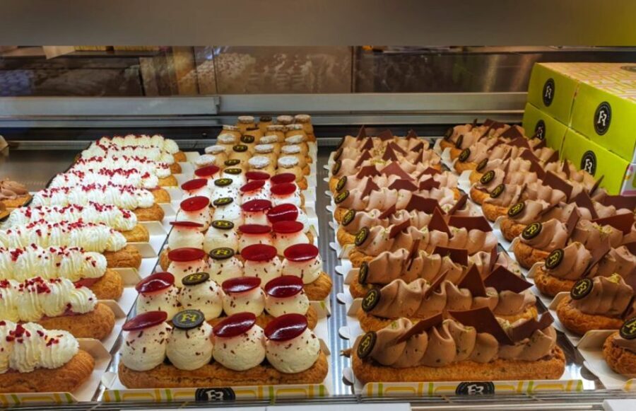 Bucharest: Sweet Delights History and Desserts Walking Tour - Meeting at the Romanian Athenaeum: eclair first, context fast