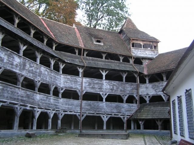 BV01 - City Tour Brasov in English: Secrets of Kronstadt - Starting at Hotel Aro Palace: easy access, clear start point