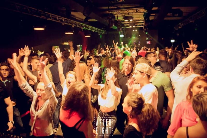 Cluj-Napoca: Weekend Pub Crawl - Price and value: why free entries plus shots matter in practice