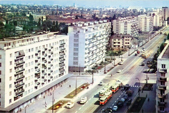 Communism Walking Tour from Lenin to Ceausescu in Bucharest - Stop 4: Piaka Unirii, the 1980s Victory Boulevard, and Dancing Fountains