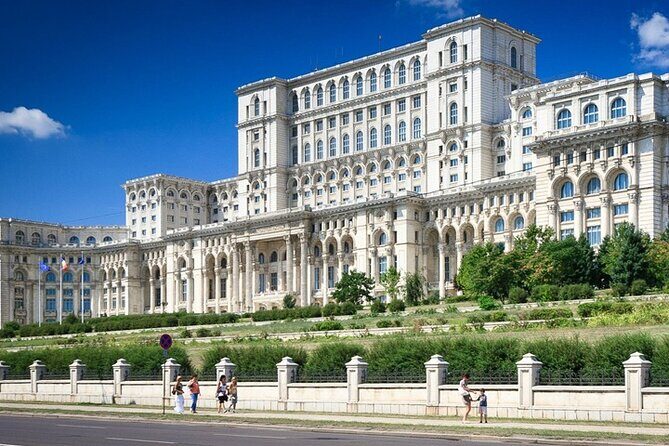 Communist Era Bucharest Tour - Piata Unirii: Unirii fountains and the city’s communist makeover