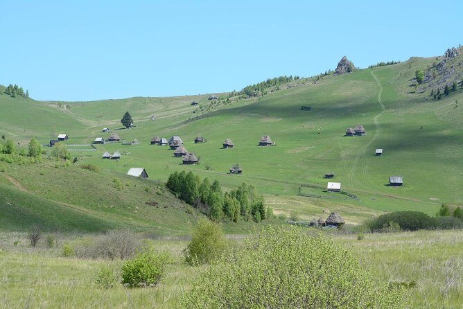 Discover Apuseni Mountains - Scarita Summit,Sipote Waterfall and Dumesti Village - Reaching Scarita peak (1,384 m): when the climb turns into views