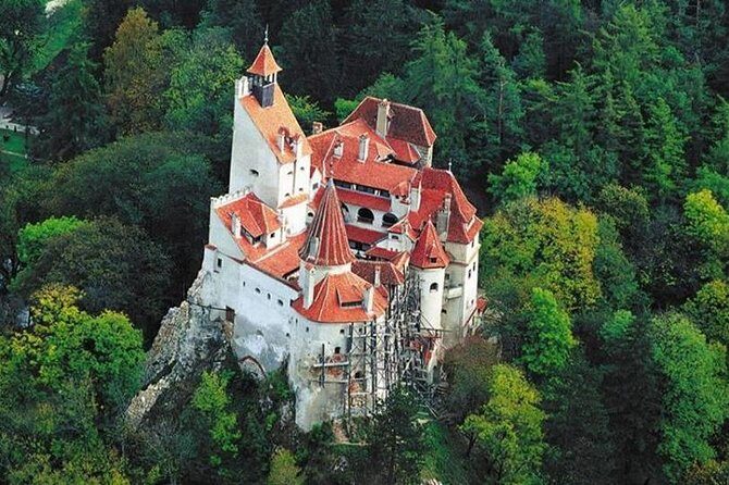 Dracula and Peles Castles Premium Tour with Hotel pick-up - The Prahova Valley drive: where your day actually starts