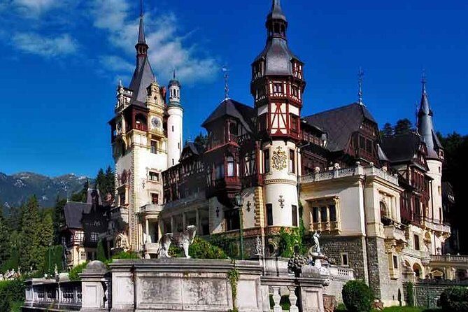 Dracula's Castle, Peles Castle and old town Brasov from Bucharest - Stop 3: Piaka Sfatului Square in Medieval Brasov