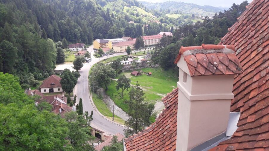 From Brasov: Peles Castle, Bran Castle & Cantacuzino Castle - Lunch: plan for an extra stop, not an included meal