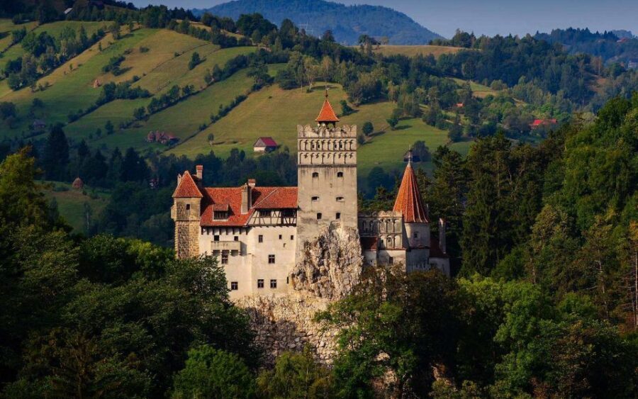 From Brașov: Romanian Castle Tour with Bran and Peles - Sinaia Monastery (built 1690): Orthodox frescoes and national symbols
