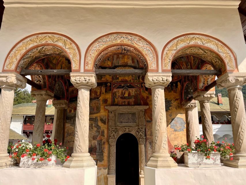 From Brașov: Romanian Castle Tour with Bran and Peles - Pace, rain gear, and the real amount of walking