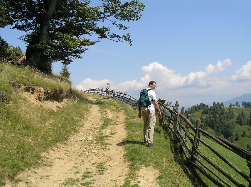 From Brasov: Romanian Mountain Villages Day Tour - The pick-up and drive: getting out of the city without losing the day