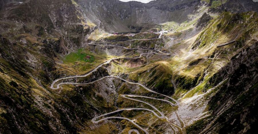 From Bucharest: Private Transfagarasan Highway Day Tour - Bâlea Lac and Cabana: lunch in the mountains where the weather changes fast