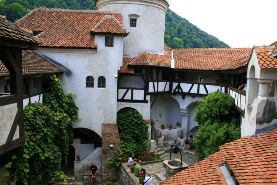 From Sibiu: Day Tour to Brasov and Dracula's Castle - From Sibiu at 09:00: How the schedule drives the whole day