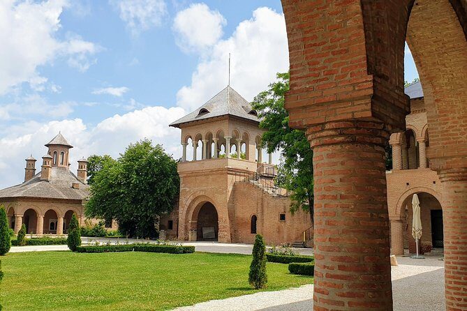Mystical Monasteries, Dracula's Tomb and Mogosoaia Lake Palace - Private Tour - Snagov Monastery and Dracula’s Tomb: Byzantine style meets the legend