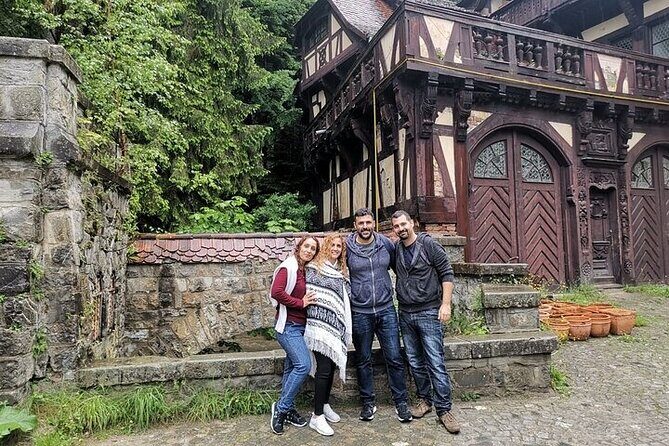 Original Carpathian Village Experience and Sinaia in one day tour - Pace, group size, and why Vlad’s flexible style is a big deal