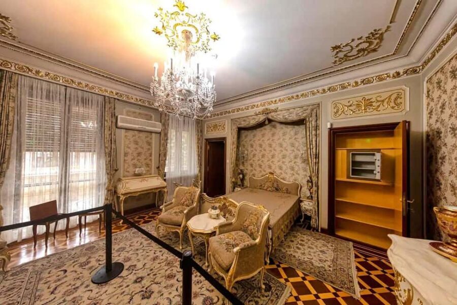 Palace of Parliament, Ceausescu House & Village Museum - The guide setup: why explanations change everything
