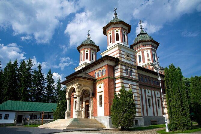 Peles & Cantacuzino Castles: Gourmet Wine & Cultural Day trip - Walking, Stairs, and Accessibility Reality at Peleș