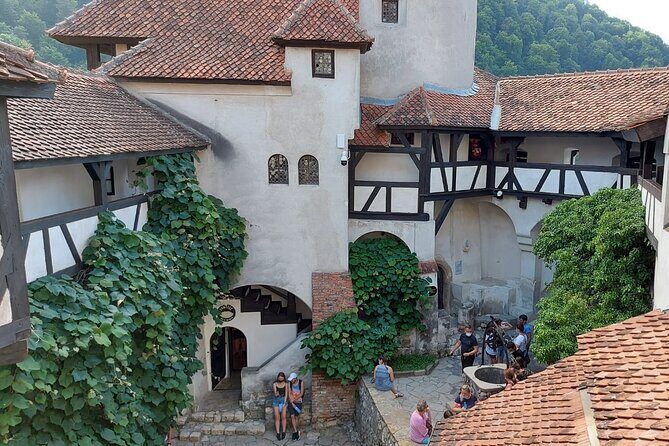 Peles Castle, Dracula Castle and Brasov old town - private tour from Bucharest - Why this route works better than a crowded day trip