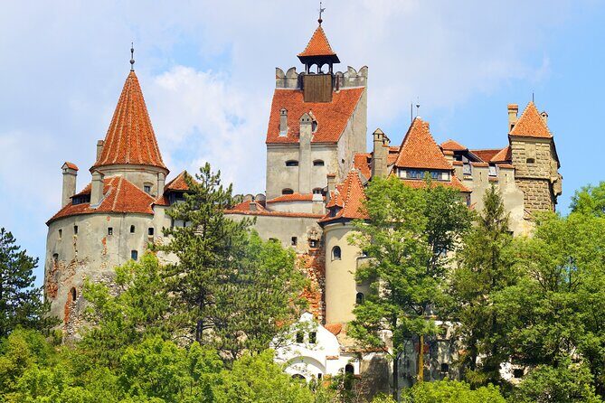Peles Castle, Dracula Castle and Brasov old town - private tour from Bucharest - Carpathian break time: Bușteni and Predeal views