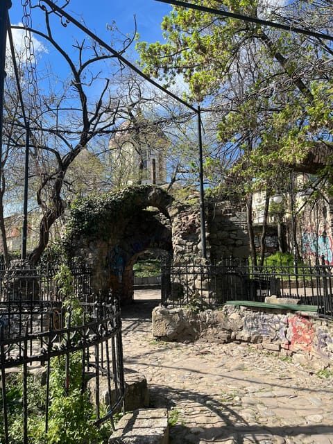 Roma Culture, Realities and Slavery History, Walking tour - Finish at Mesteshukar ButiQ and (optionally) make your own piece