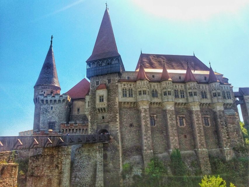 Sibiu: Alba Iulia and Corvin Castle Guided Tour - Corvin Castle in Hunedoara: Gothic drama, Renaissance flourishes, and the Tower of Captives legend