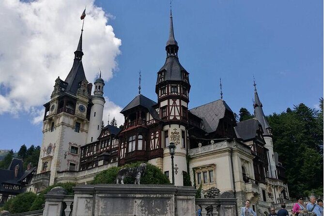 Sinaia and Brasov in one day - Why the Bucharest Transfers and Small Group Feel Different