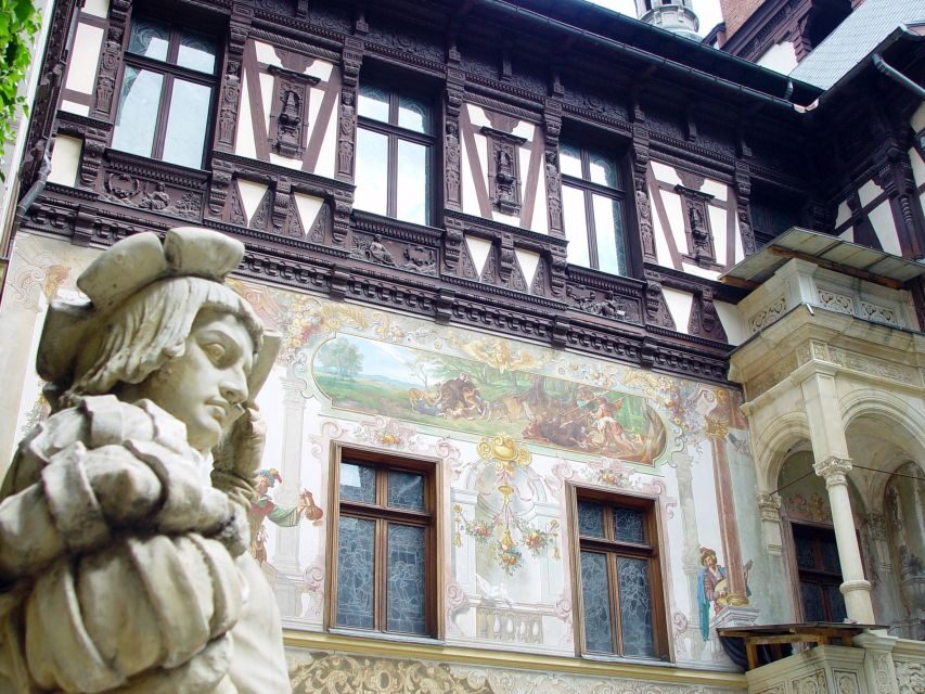 Sinaia: Peleș Castle Tour with An Expert Guide - Over 4,000 weapons: one of Europe’s biggest collections