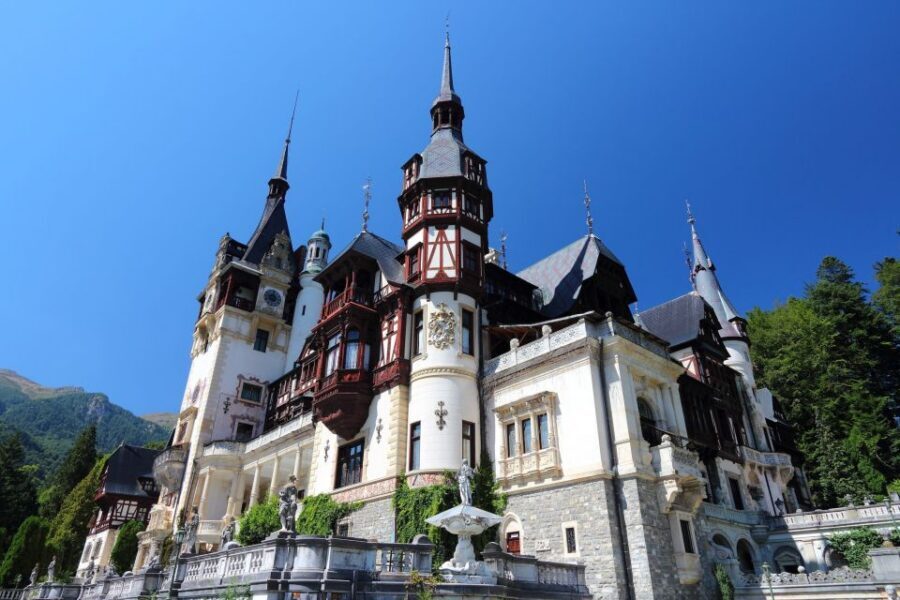 Sinaia: Peleș Castle Tour with An Expert Guide - Meeting Point at the Big Fountain: start where the tour begins