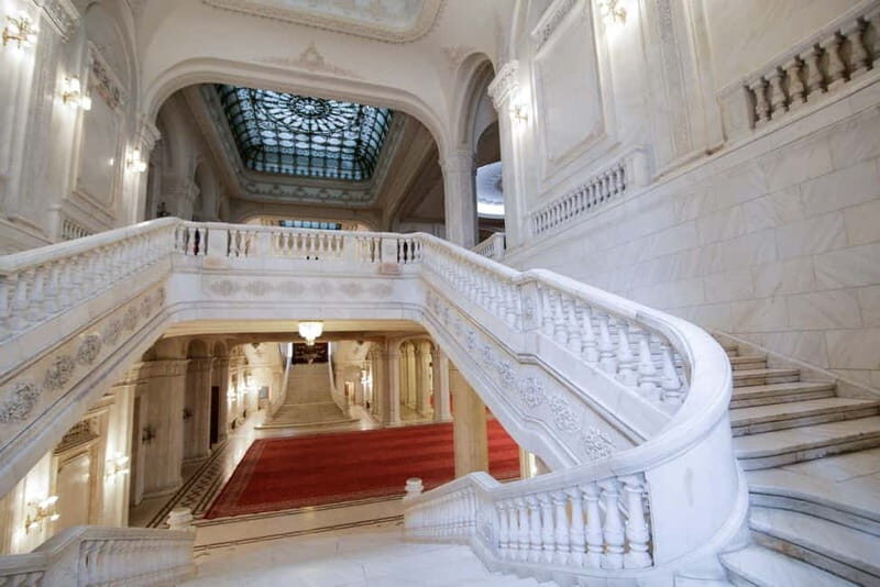 Spanish & Italian guided tour - Palace of Parliament - Inside the Palace: Honor Hallway and the Torsos of Power