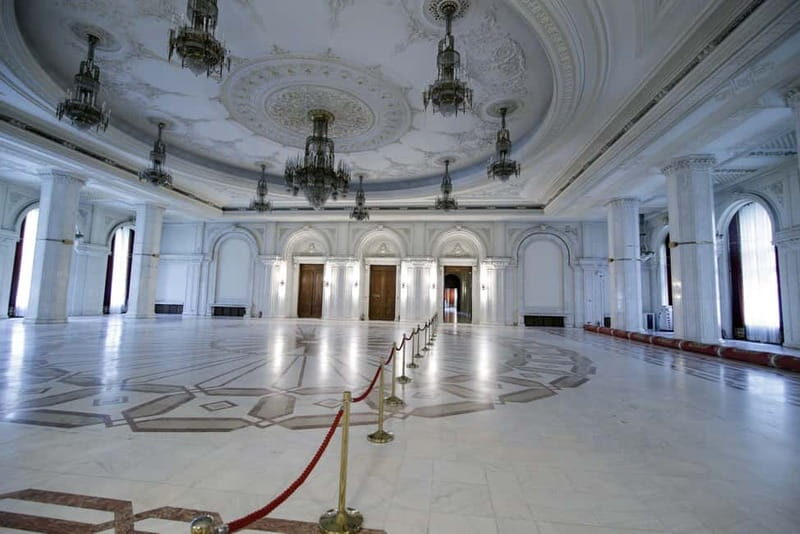 Spanish & Italian guided tour - Palace of Parliament - Should You Book This Palace of Parliament Tour?