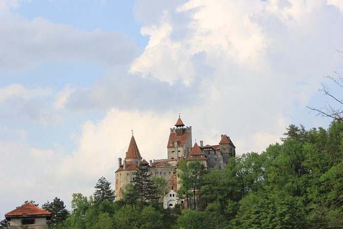 Tour of the 3 Castles: Bran, Rasnov and Peles in Spanish (native Spanish guide). - How This Private Spanish-Guided Day Works (pickup, pace, and what’s really included)
