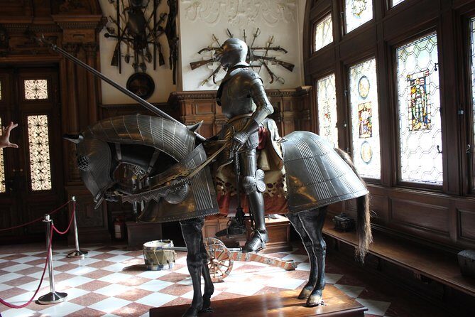 Tour of the 3 Castles: Bran, Rasnov and Peles in Spanish (native Spanish guide). - What to watch for at each stop (so the one-hour visits feel satisfying)