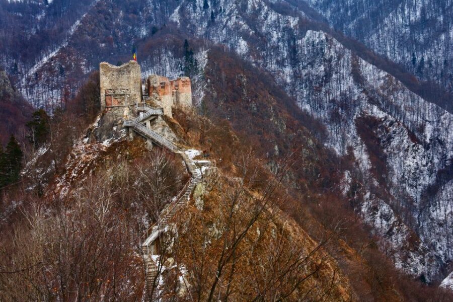 Transfagarasan Road Trip - Poenari Castle photo stop: plan for the closure