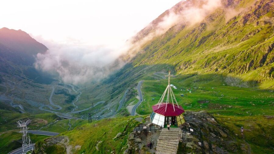 Transfagarasan Road Trip - Guide and group size: private feel in a small crowd