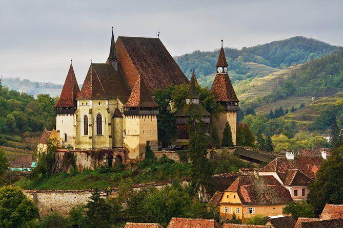 Transylvania Castles 4-day tour from Bucharest - Crit and Sighișoara: UNESCO streets, performers, and Vlad Tepes House context