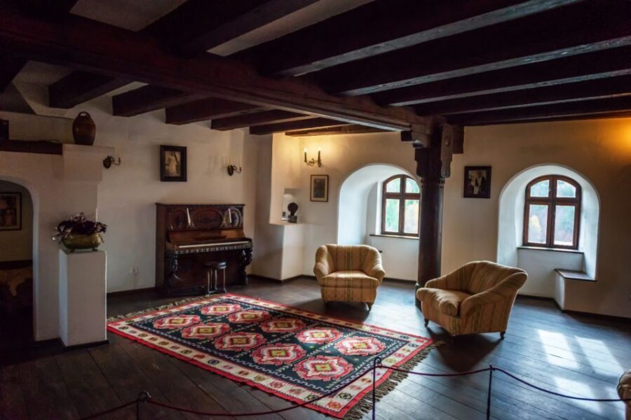Transylvania Tour: Dracula's Castle, Peles Palace & Brasov - Bran Castle and Dracula Lore: What the Guided Tour Gets Right