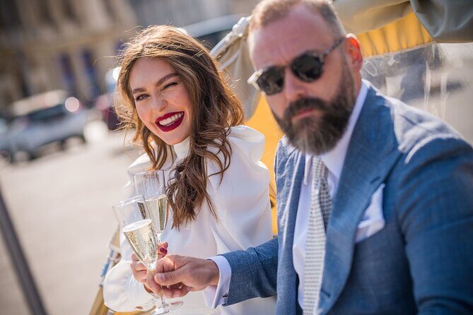 Tuk Tuk Bucharest Romantic Tour with miniBAR - Triumph Arch Stop: The Fastest Best Photo You’ll Get