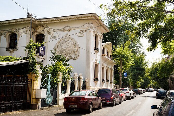 Unique Tour of Hidden Bucharest - Parcul Ion Voicu: Belle Époque Mansions and a Breathing Pause